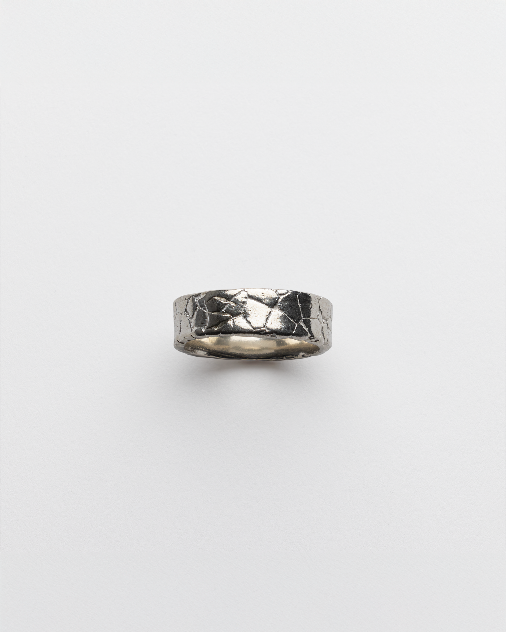 CRACKED RING