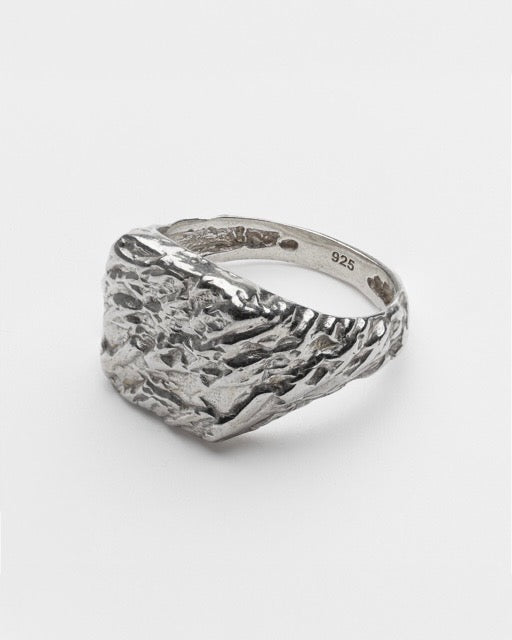 SHATTERED SIGNET RING