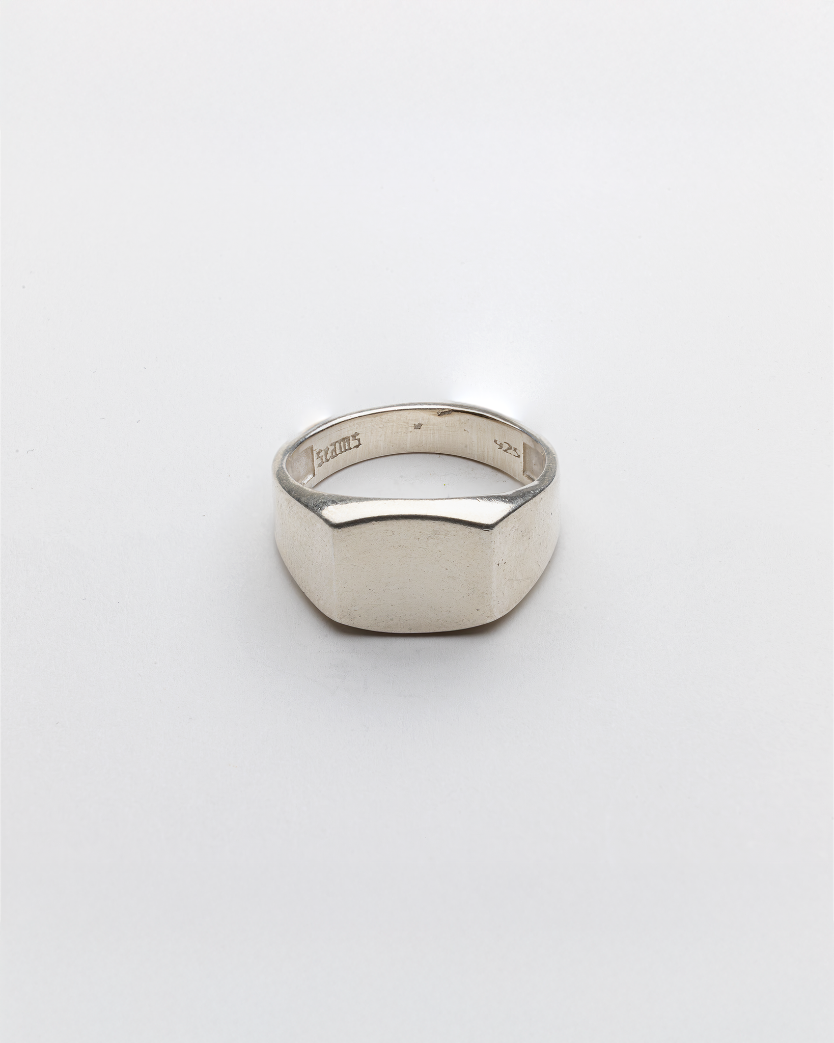SIGNET RING