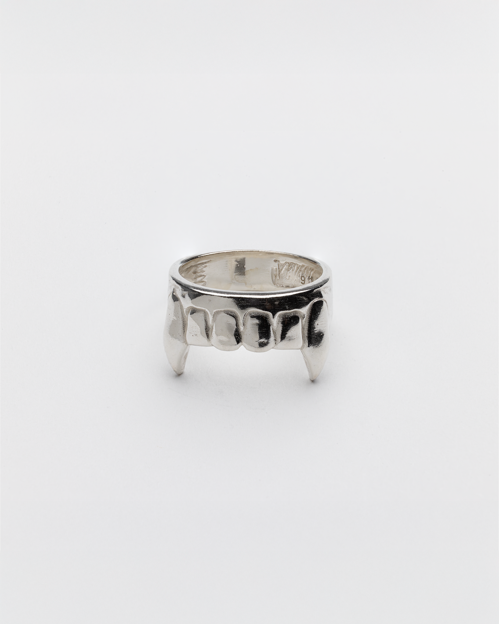 VAMPIRE TEETH RING