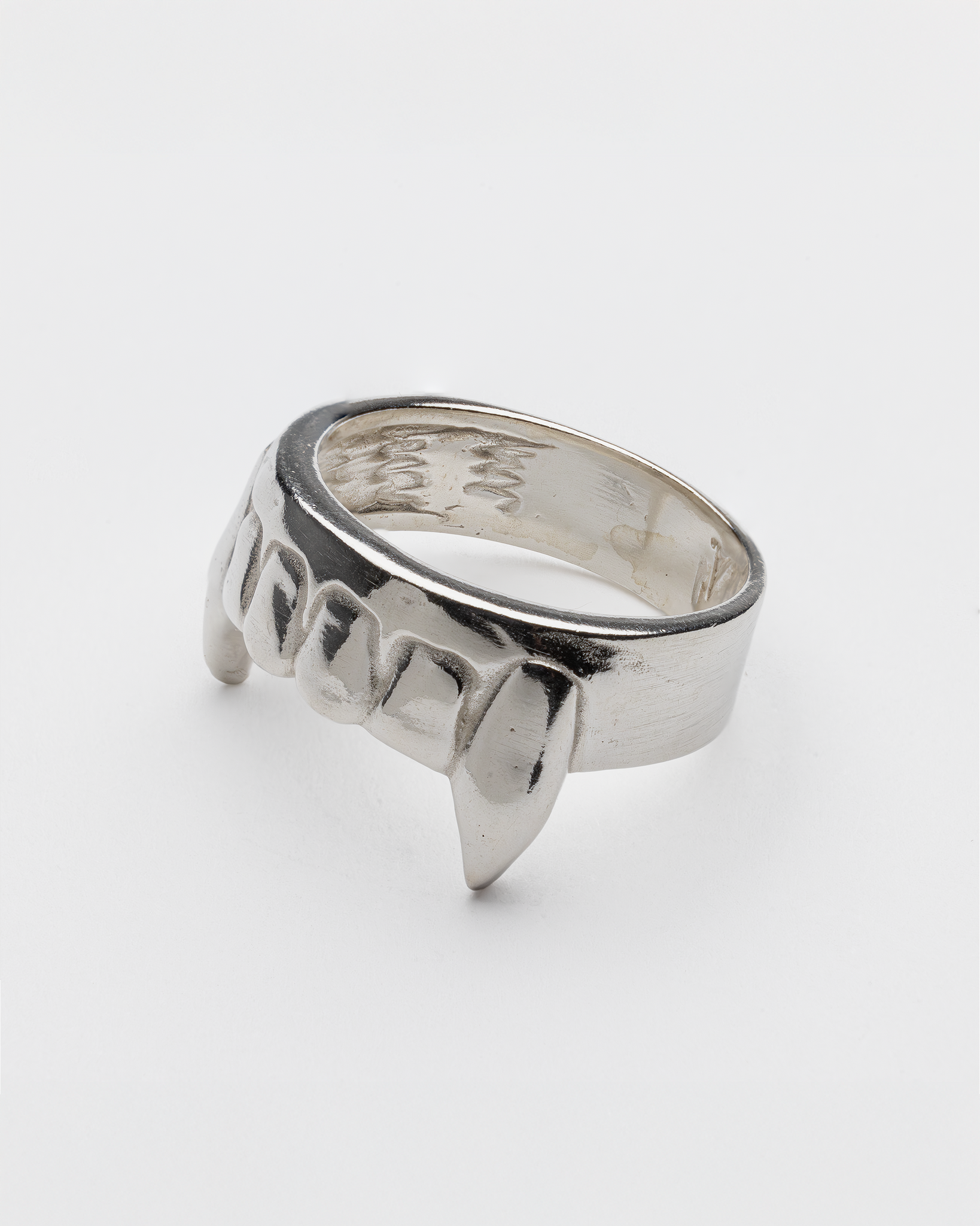 VAMPIRE TEETH RING